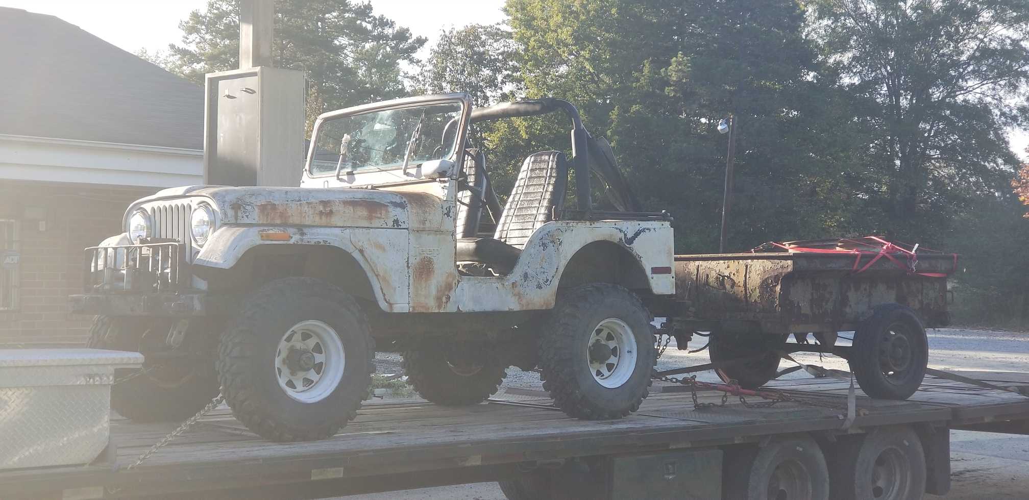 Jeep on trailer.jpg