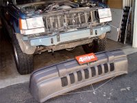 131_0607_03_z+jeep_grand_cherokee_bumper+remove_front_bumper.jpg