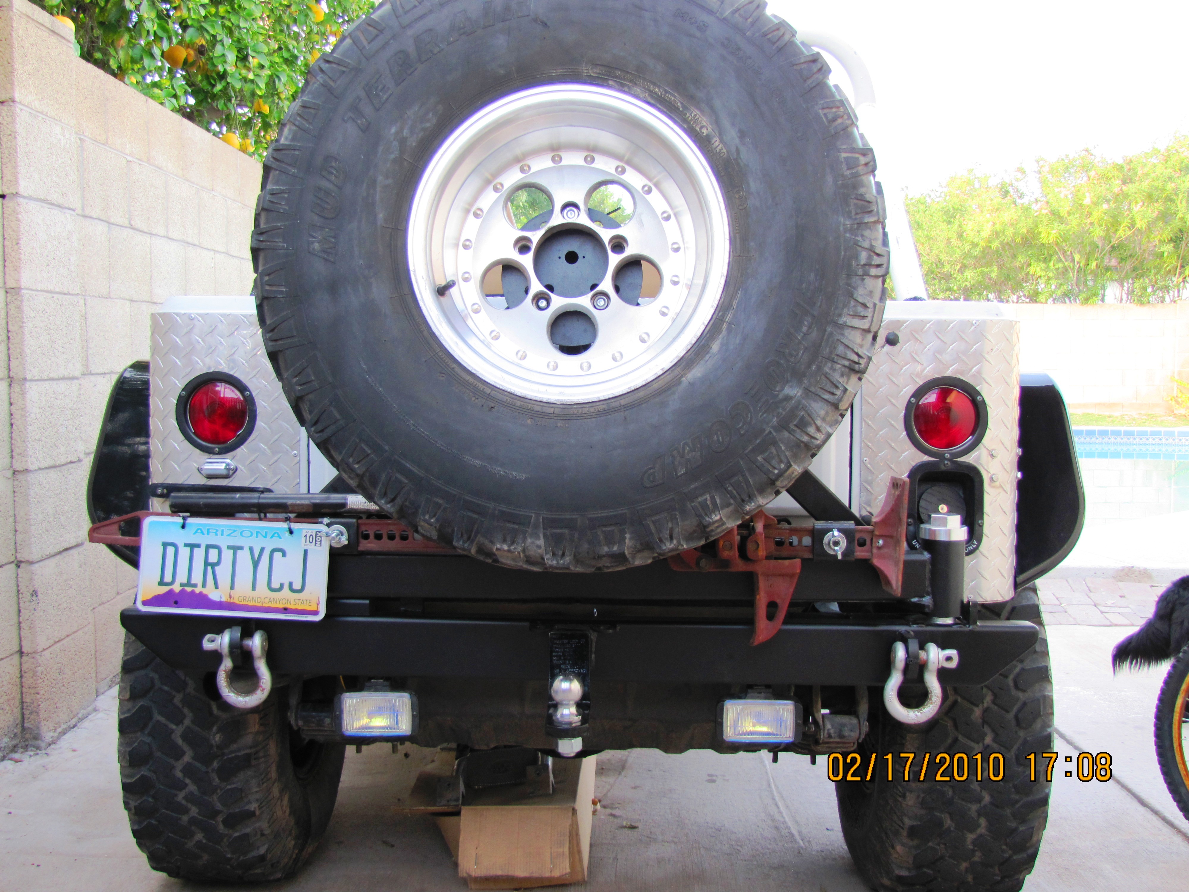 RUGGED RIDGE REAR BUMP W/TIRE CARRIER